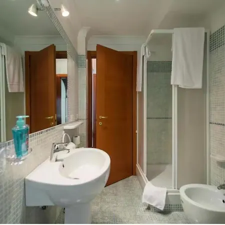 B&B Rifugio Di Roma Upon Metro B Pvt Bathroom Pvt Balcon-3