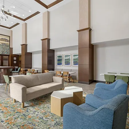 Hampton Inn & Suites Bend-2