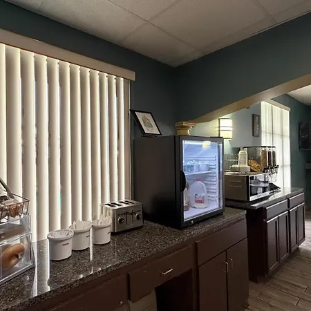 Super 8 By Wyndham Marianna I-10-3