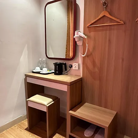 OYO 1447 Lovina Inn - Nagoya Batam-3