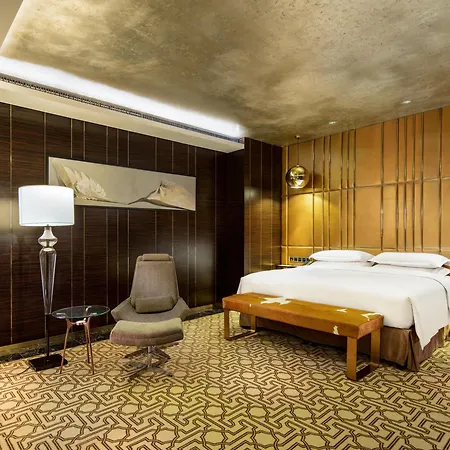Hilton Shenzhen Futian: Metro-Adjacent, Convention Center Proximity-2