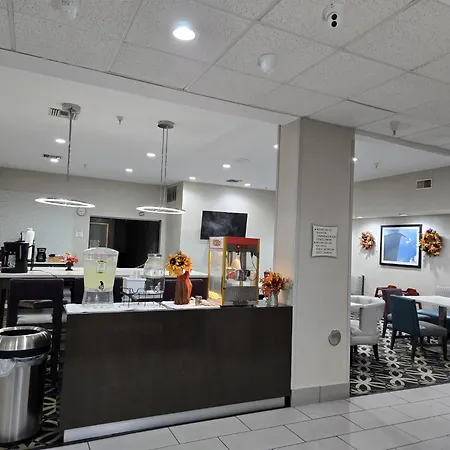 La Quinta Inn & Suits By Wyndham Pontoon Beach Il-2