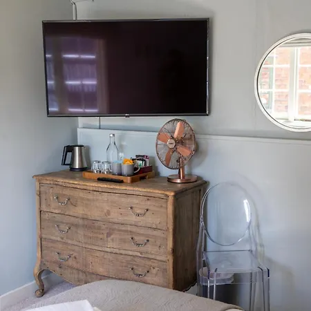 The Woolpack Hotel-3