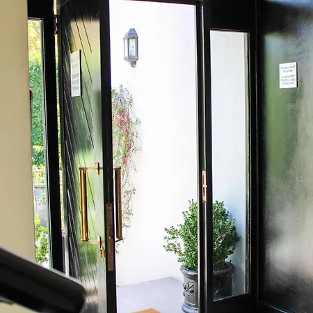 Oak Manor Boutique Guest House-3