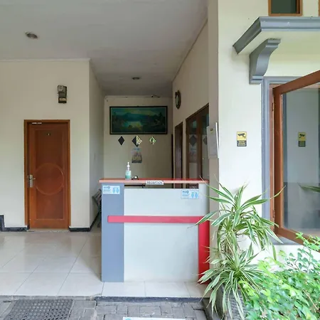 Kemang Place Near Lippo Mall Kemang Mitra Reddoorz-2