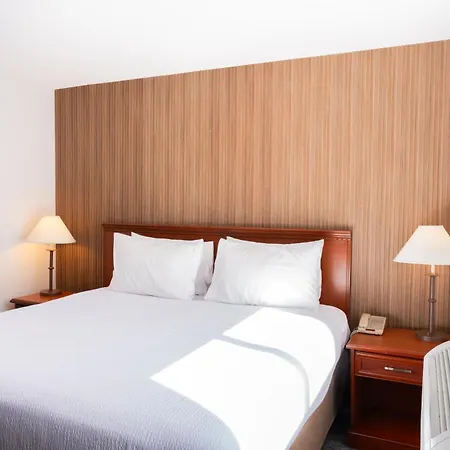 Travelodge By Wyndham Langley-2