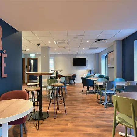 Travelodge Bristol Central Anchor Road-3
