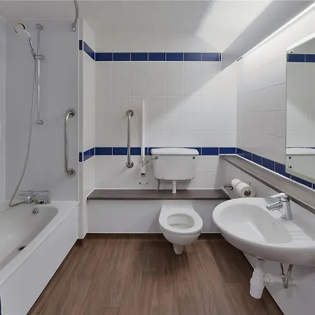 Travelodge Cheltenham-2