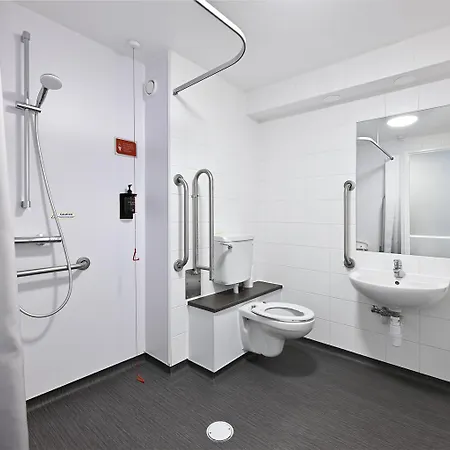 Travelodge London Barking-3