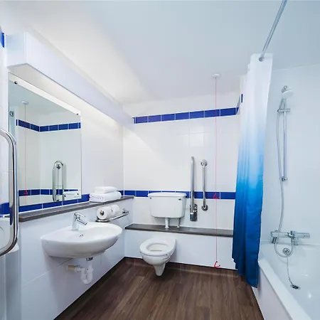 Travelodge Heathrow Heston M4 Eastbound-3