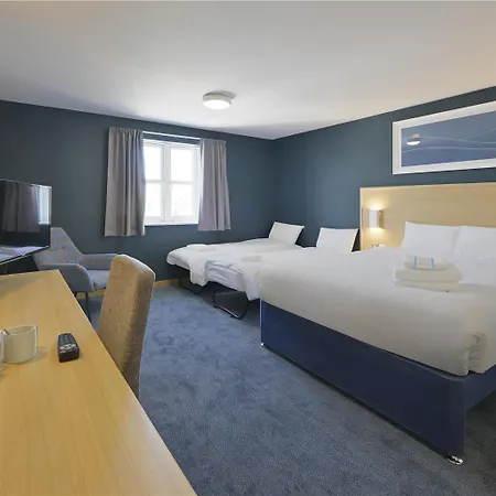 Travelodge Watford Central-2