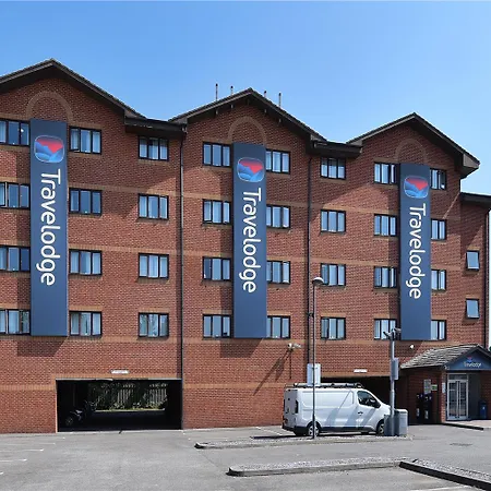 Travelodge Park Royal-3