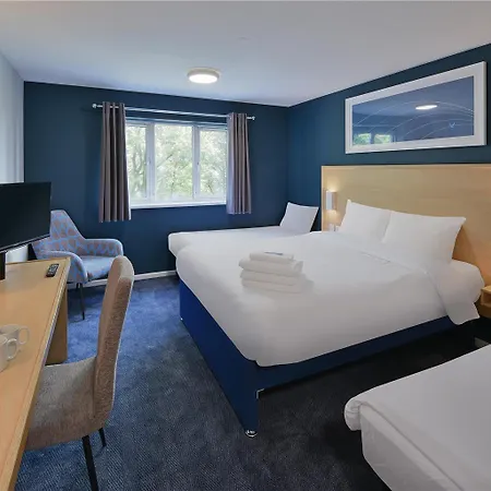 Travelodge Park Royal-2