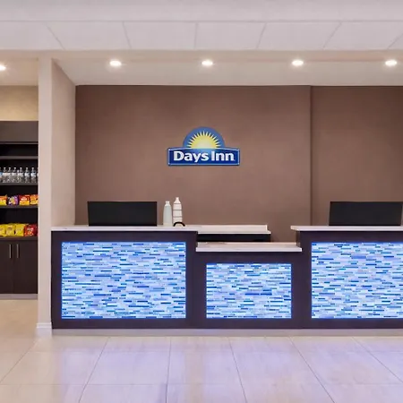Days Inn & Suites By Wyndham Tomball Houston Nw-2