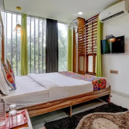 Fabhotel Vardhan House I-3