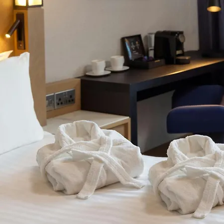 Courtyard By Marriott Exeter Sandy Park-2