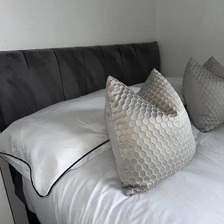 Budget Rooms Lincoln City Centre , Fast Wifi & Self Check In-3