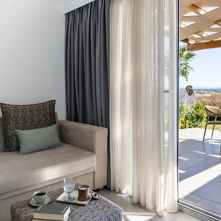 Akrolithos Luxury Suites & Spa-3