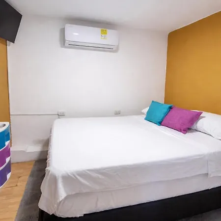 Seven Nights Hostel Cartagena-2