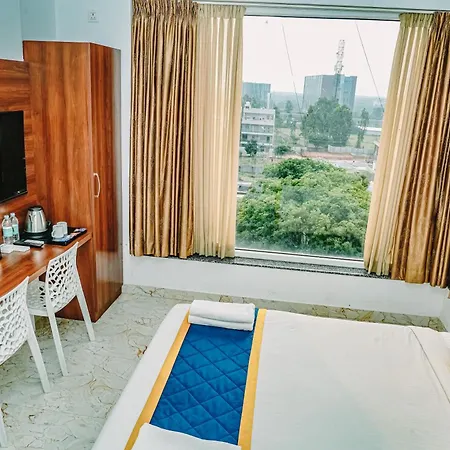Keerthis Royal Suites Hotel Near Kempegowda International Airport-2