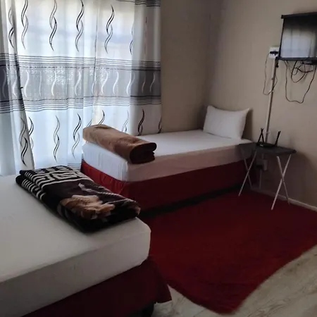 Hunters Nest Guest House Mafikeng-3
