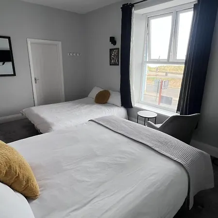 Hooper'S Sandy Beach Guest Rooms-3
