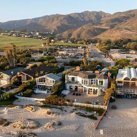 Malibu Dunes By Fieldtrip Expansive Hamptons-Style Estate W Private Beach Backyard-3