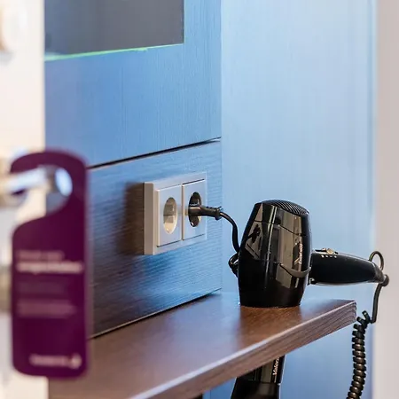 Premier Inn Duesseldorf City Centre-3
