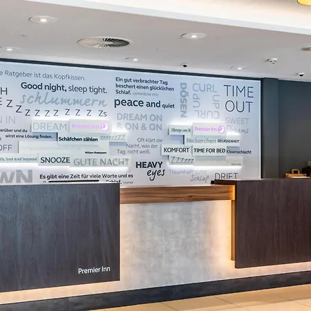 Premier Inn Duesseldorf City Centre-2