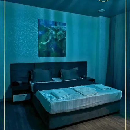 Secret Hotel-2