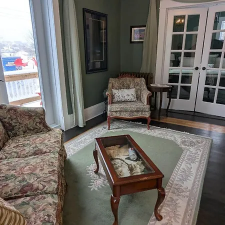 Rose & Thistle B&B Lunenburg-3