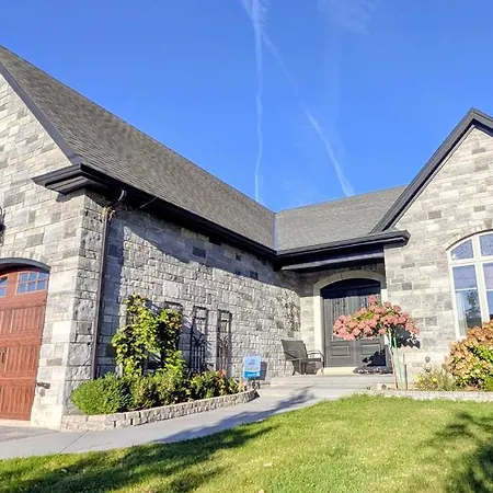 Creekside Bed & Breakfast Niagara Falls-3