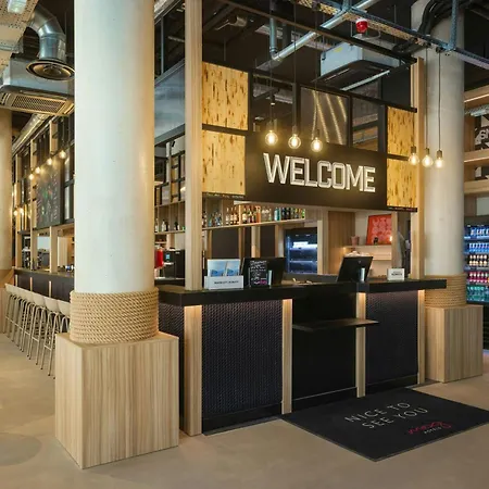 Moxy Nice-2
