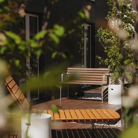Man Met Bril Koffie Hotel-2