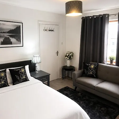 Comfortable Rooms Near Basildon Town Centre-2