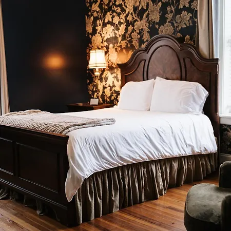 The Grand Lux Inn-3
