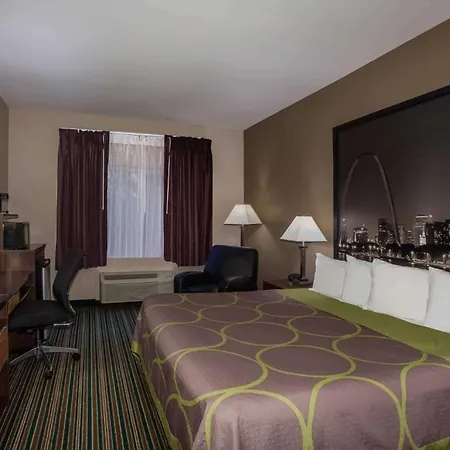 Super 8 By Wyndham Montreal-2