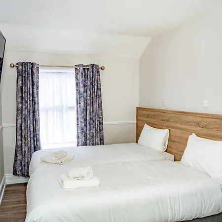 Iveagh Lodge-2