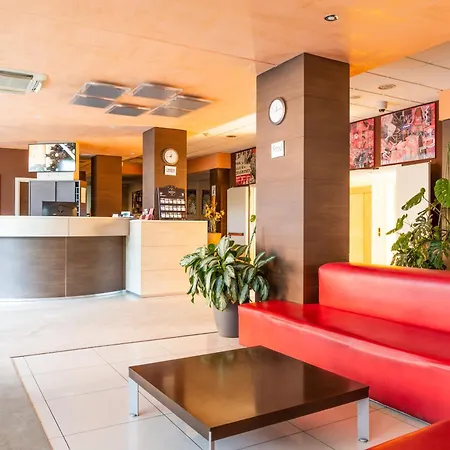 Hotel Capital-2
