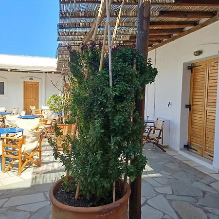 Siroco'S Rooms And Studios-2