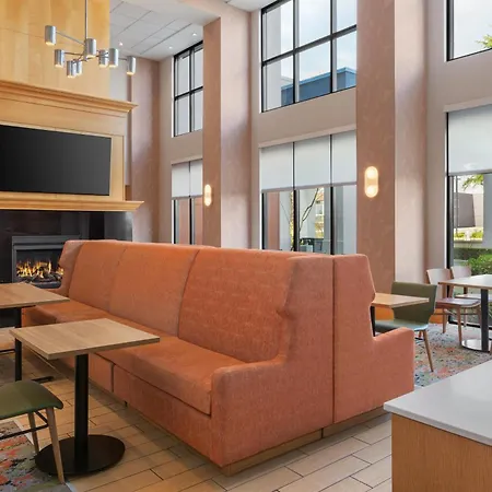 Hampton Inn & Suites By Hilton Langley-Surrey-3