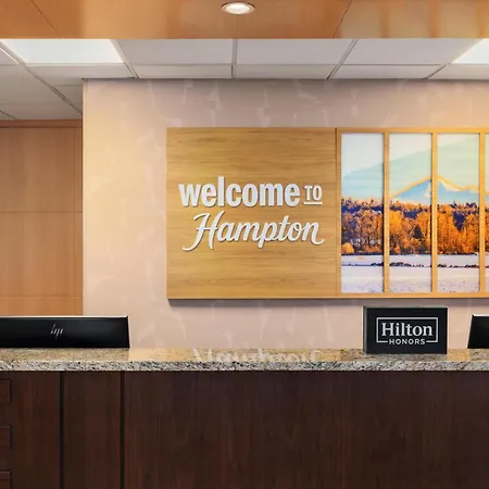 Hampton Inn & Suites By Hilton Langley-Surrey-2