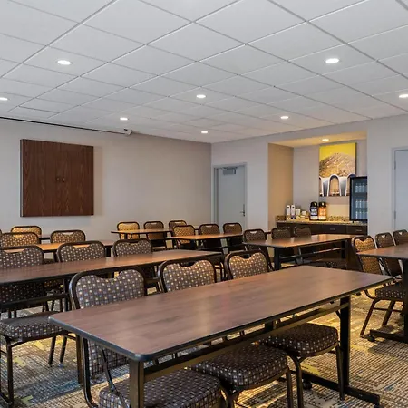 Hampton Inn & Suites Grafton-3