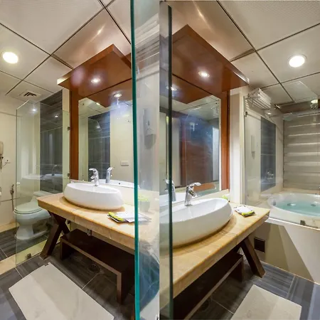 Hotel Aura - 05 Mins From New Delhi Railway Station & Connaught Place-3