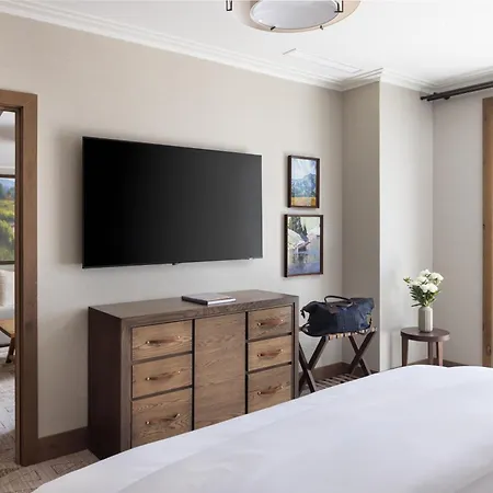 The Rusty Parrot Lodge And Spa-2
