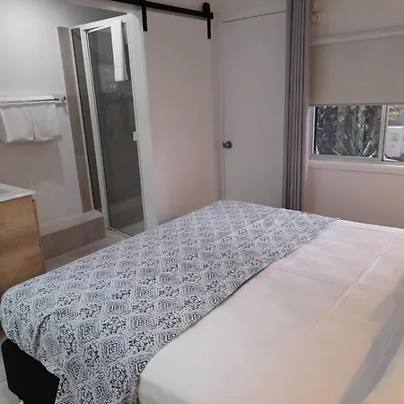 Airlie Apartments-3