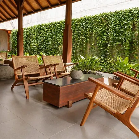 Yulia Village Inn Ubud-3