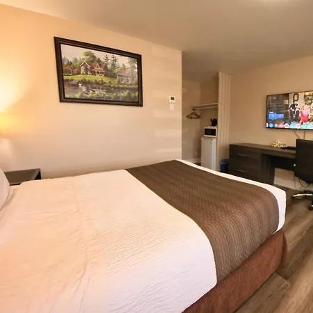 Maple Leaf Inn & Suites-2