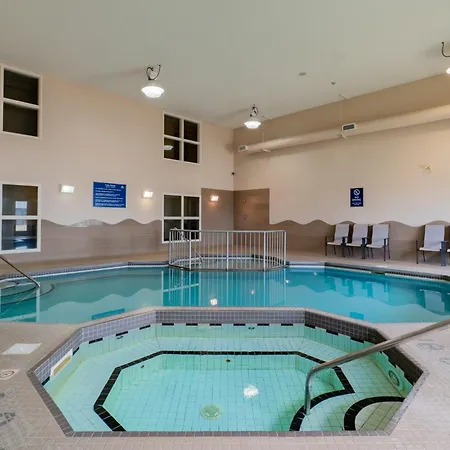 Days Inn & Suites By Wyndham Brandon-3