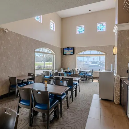 Days Inn & Suites By Wyndham Brandon-2